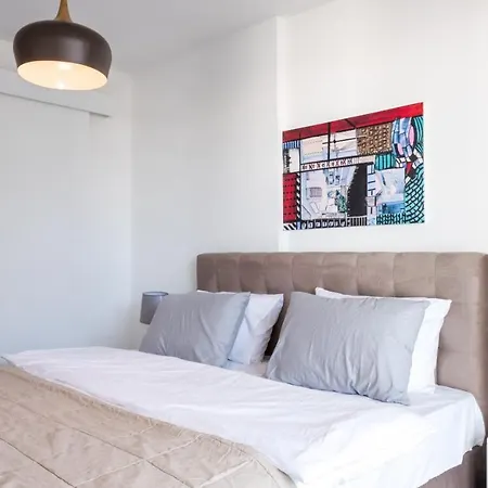 Brand New W/ Rooftop Pool In The Heart Of Kyrenia * Kyrenia (Northern Cyprus)
