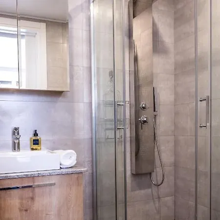 Brand New W/ Rooftop Pool In The Heart Of Kyrenia Apartment