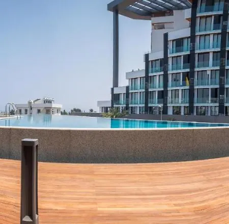 Brand New W/ Rooftop Pool In The Heart Of Kyrenia Apartment