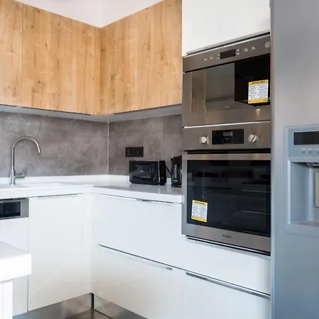 Brand New W/ Rooftop Pool In The Heart Of Kyrenia * Kyrenia (Northern Cyprus)