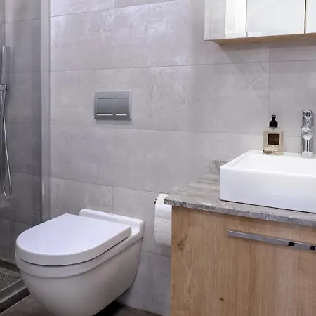 Brand New W/ Rooftop Pool In The Heart Of Kyrenia * Kyrenia (Northern Cyprus)